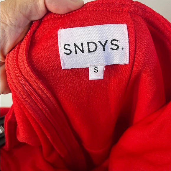 SNDYS. Women's Elegant Red Off-Shoulder Fitted Midi‎ Dress Size Small - Picture 6 of 6